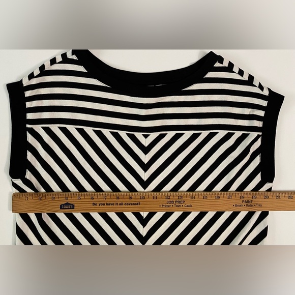 Gap Chevron Striped Sleeveless Sweater Top women’s size M - Picture 7 of 9